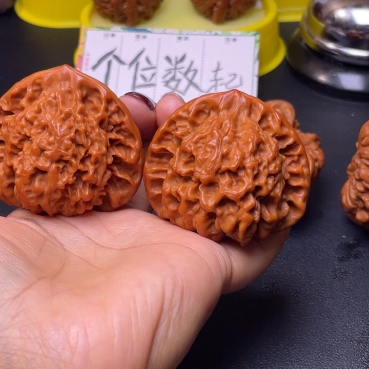齐***哥吊坠桃核官帽福利
