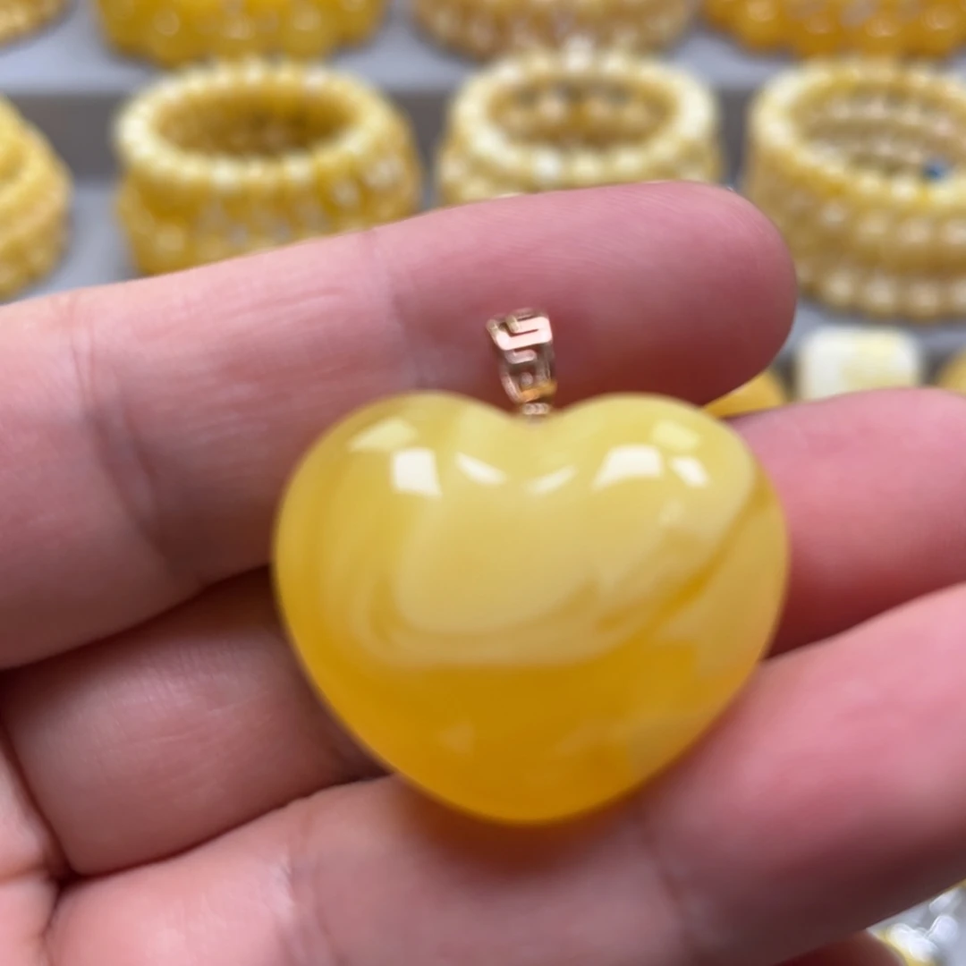 琥珀18K金镶嵌颈饰吊坠