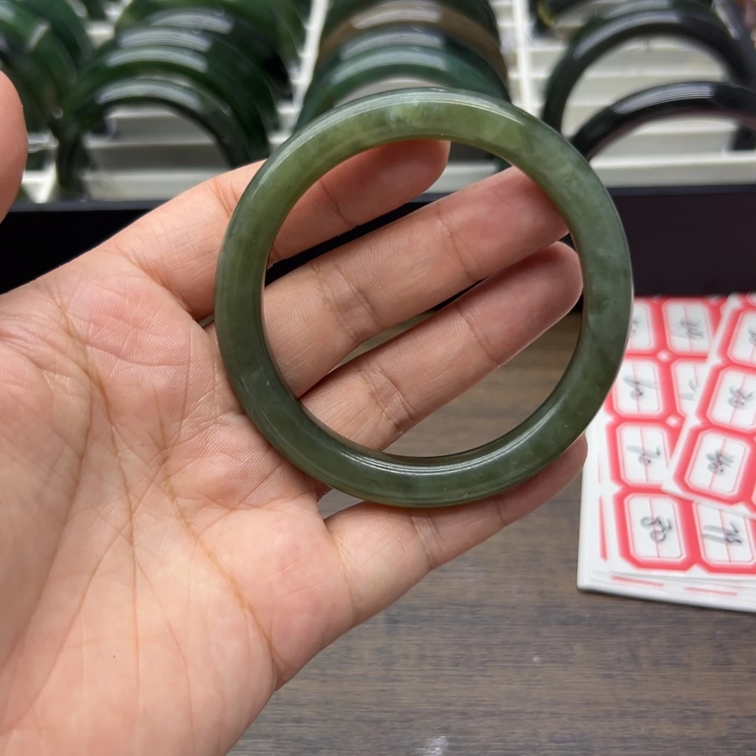 未镶嵌手镯和田玉55.4圈围1074瑕