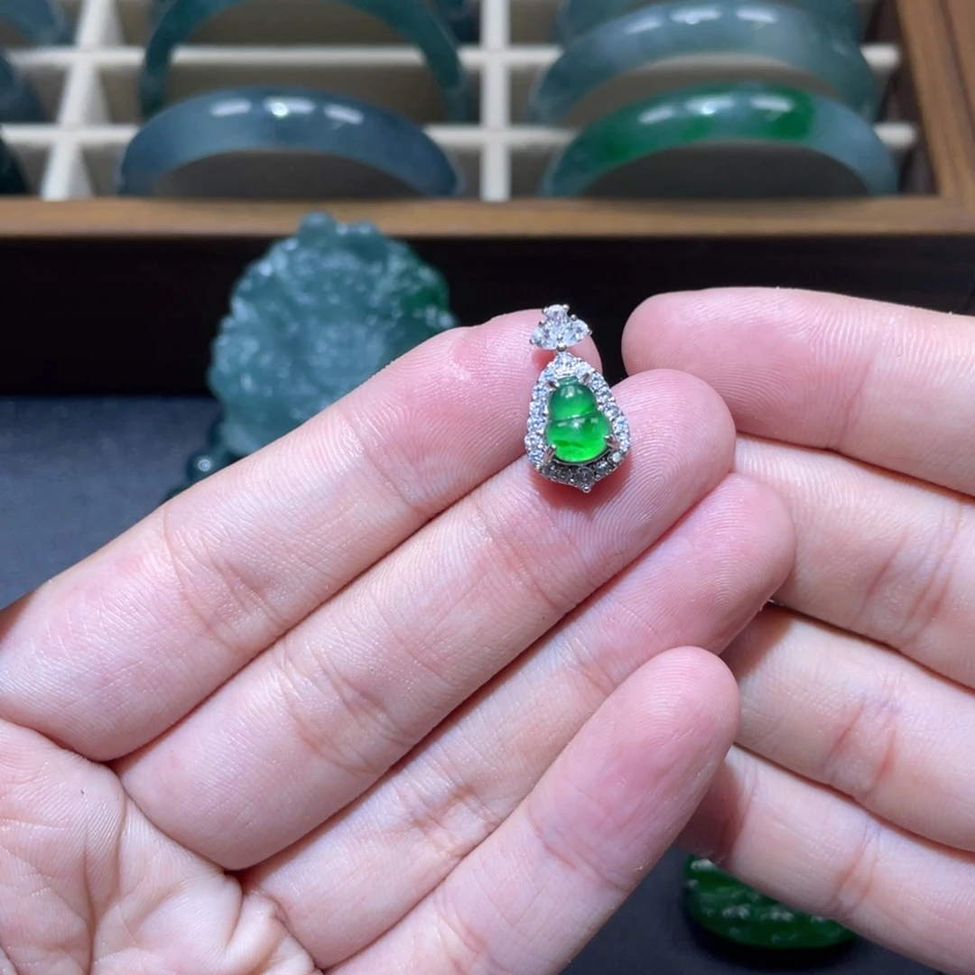 翡翠未镶嵌吊坠(赠链)葫芦