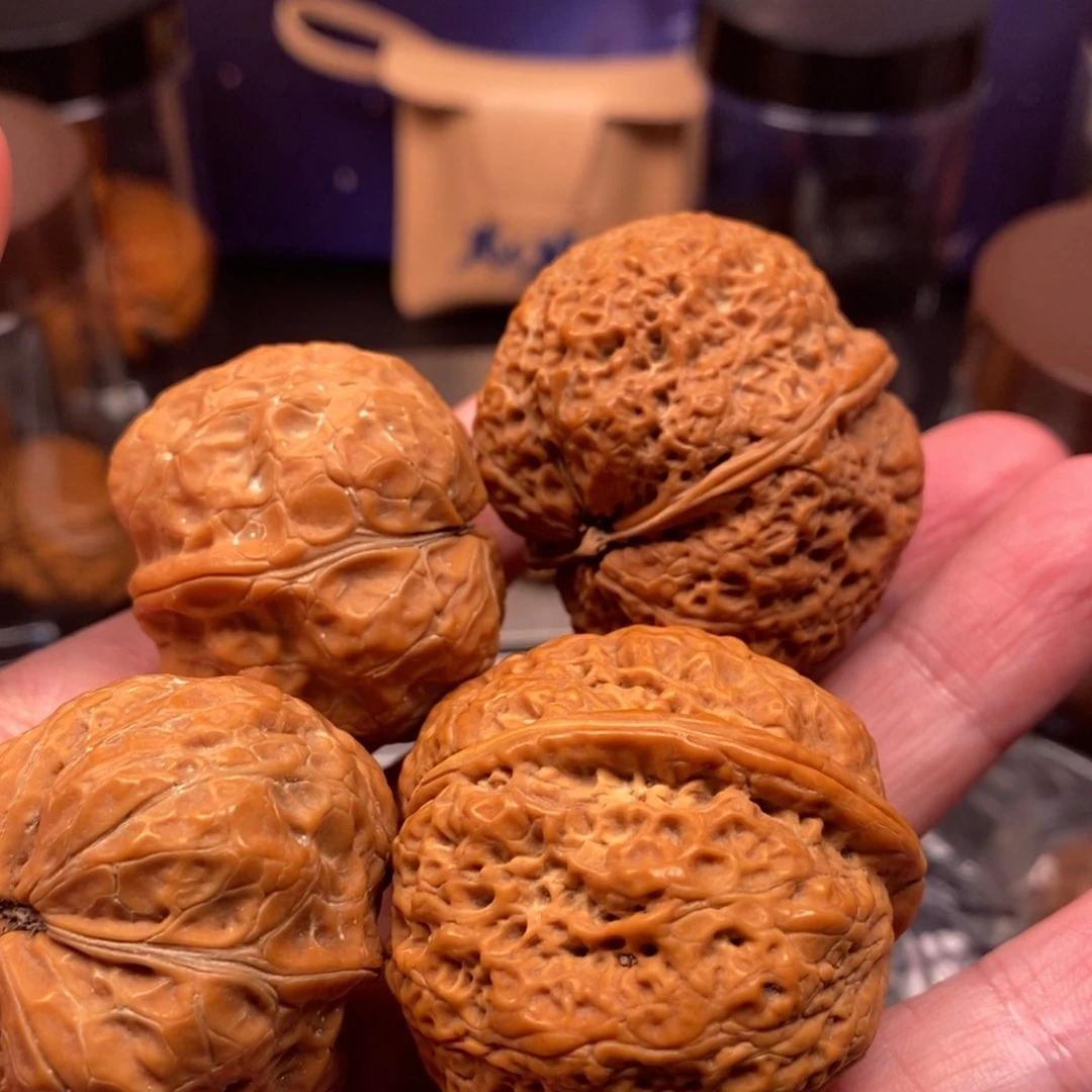 文玩核桃把件我在外面吃饭