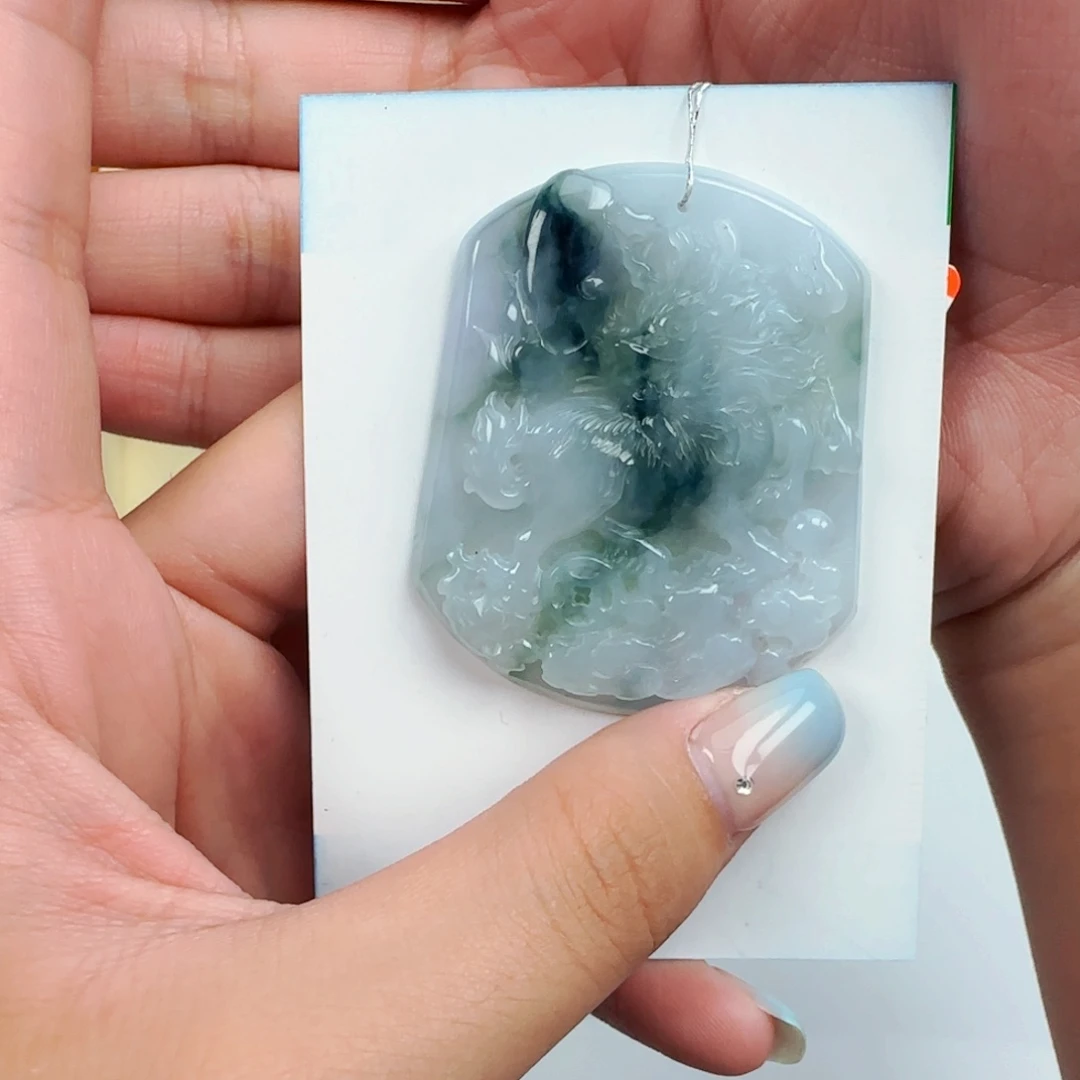 翡翠未镶嵌颈饰麒麟