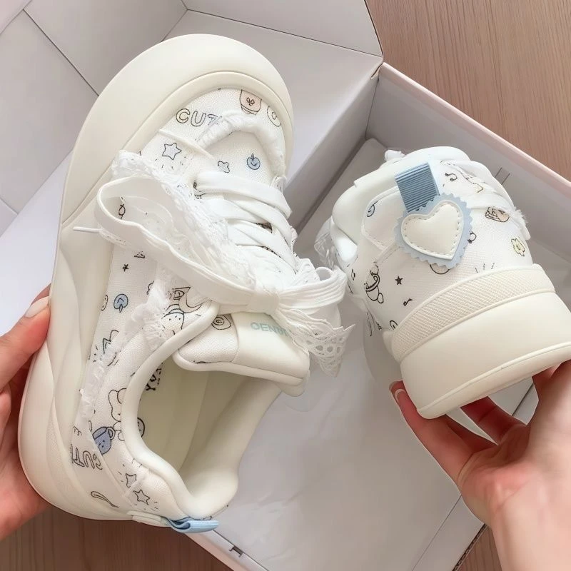 小众原创可爱小白鞋女2025夏季新款百搭透气丑萌面包鞋厚底板鞋子