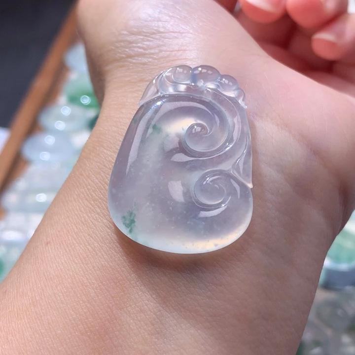 颈饰未镶嵌翡翠高冰飘花大如意