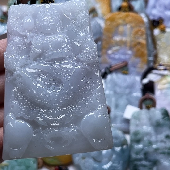 被***生翡翠未镶嵌颈饰天然