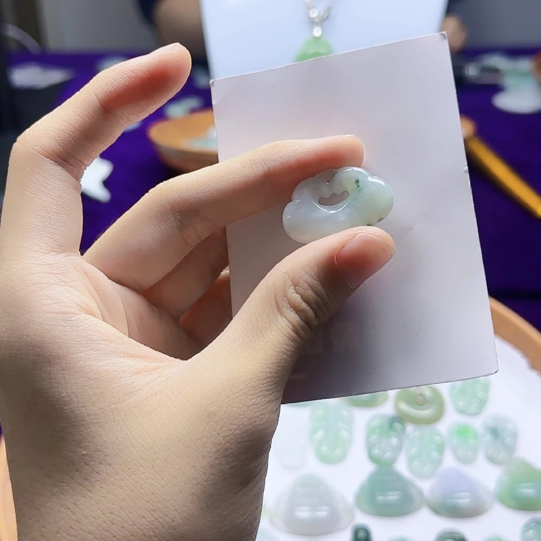 翡翠未镶嵌吊坠(赠链)翡翠