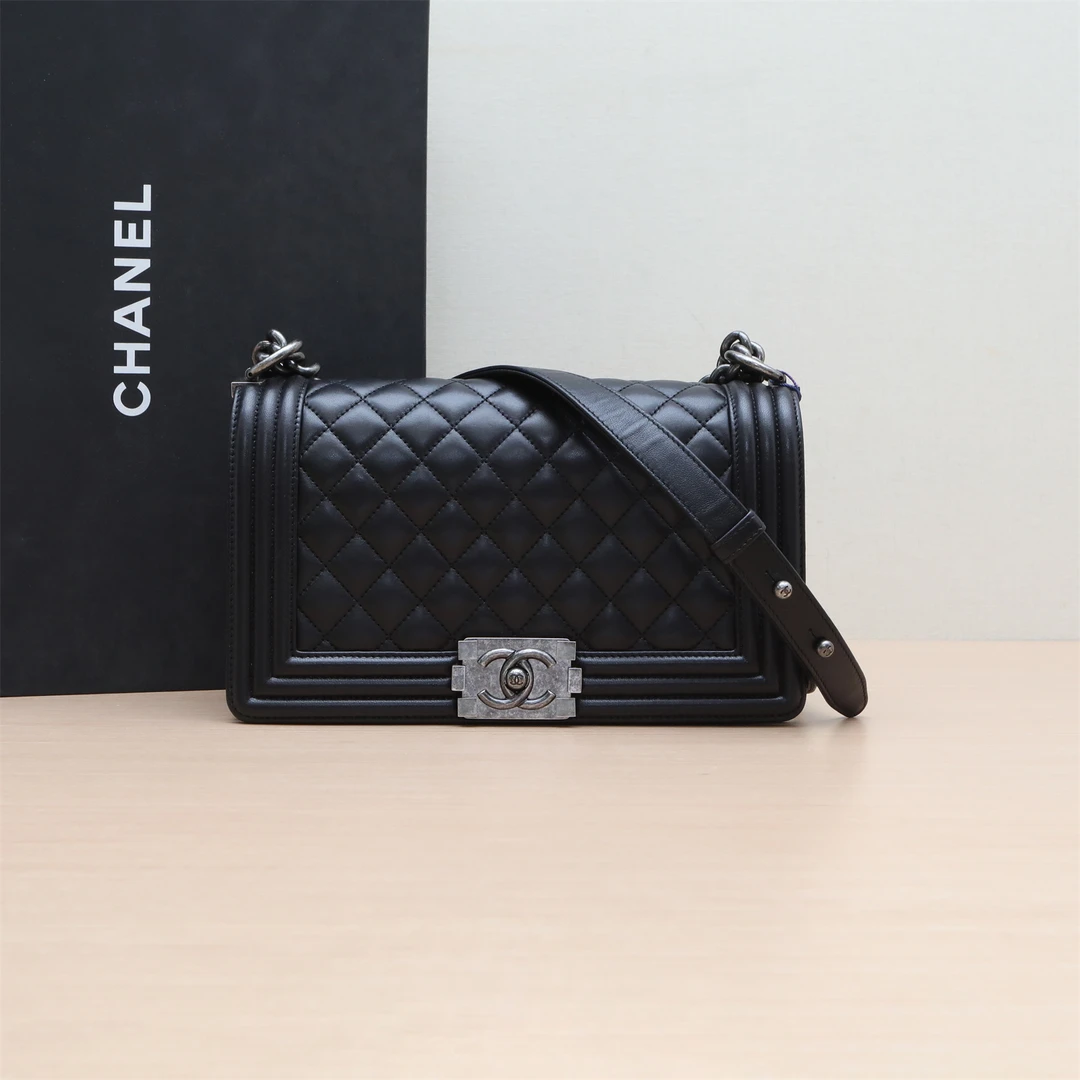 95新 Chanel/香奈儿 黑黑精选Leboy 中号 黑色 24开 银扣 包