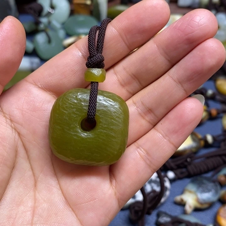 M***~蛇纹石玉未镶嵌颈饰