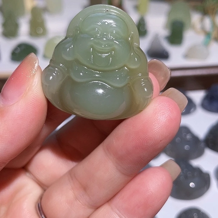 和田玉未镶嵌颈饰有包容，水线