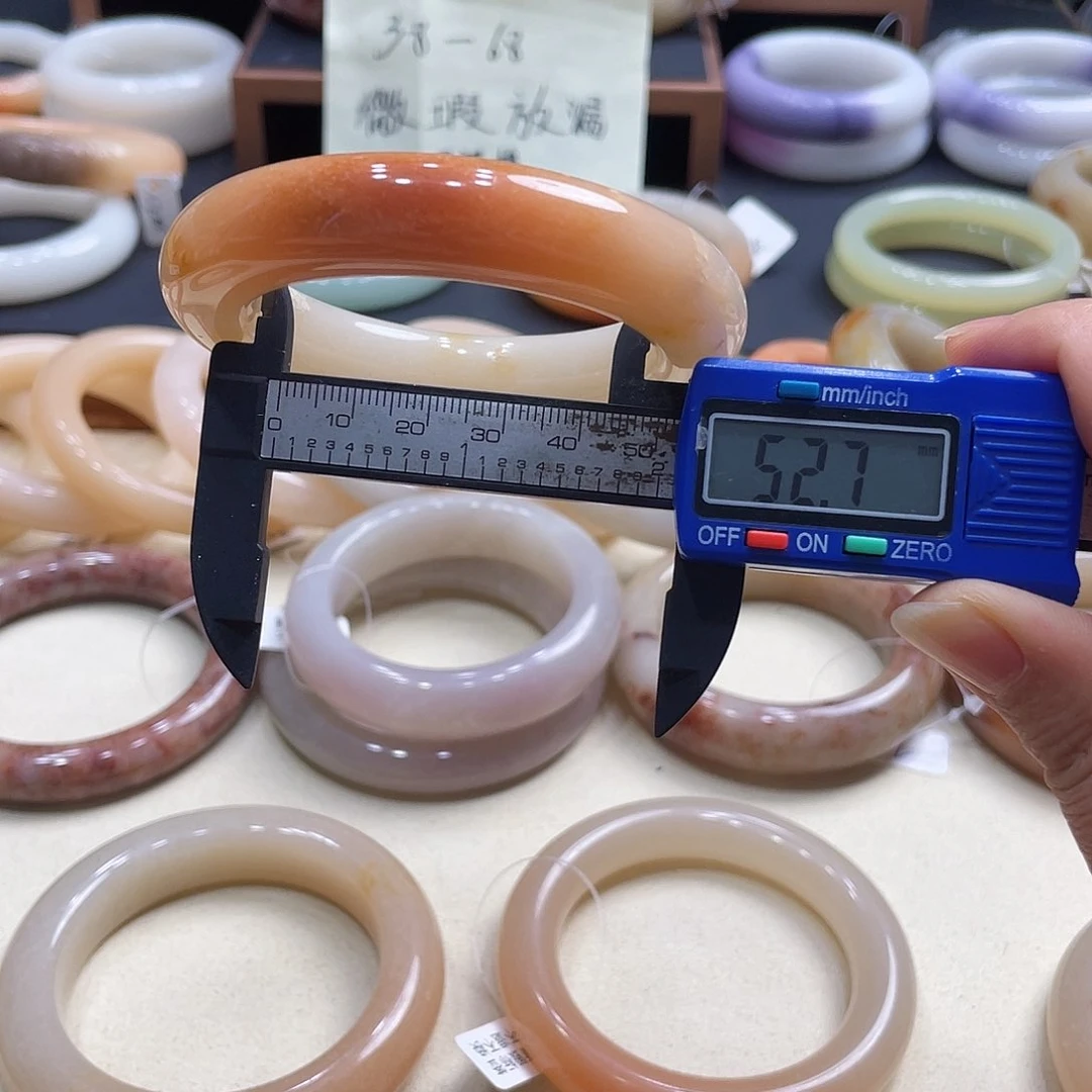 未镶嵌手镯石英岩玉