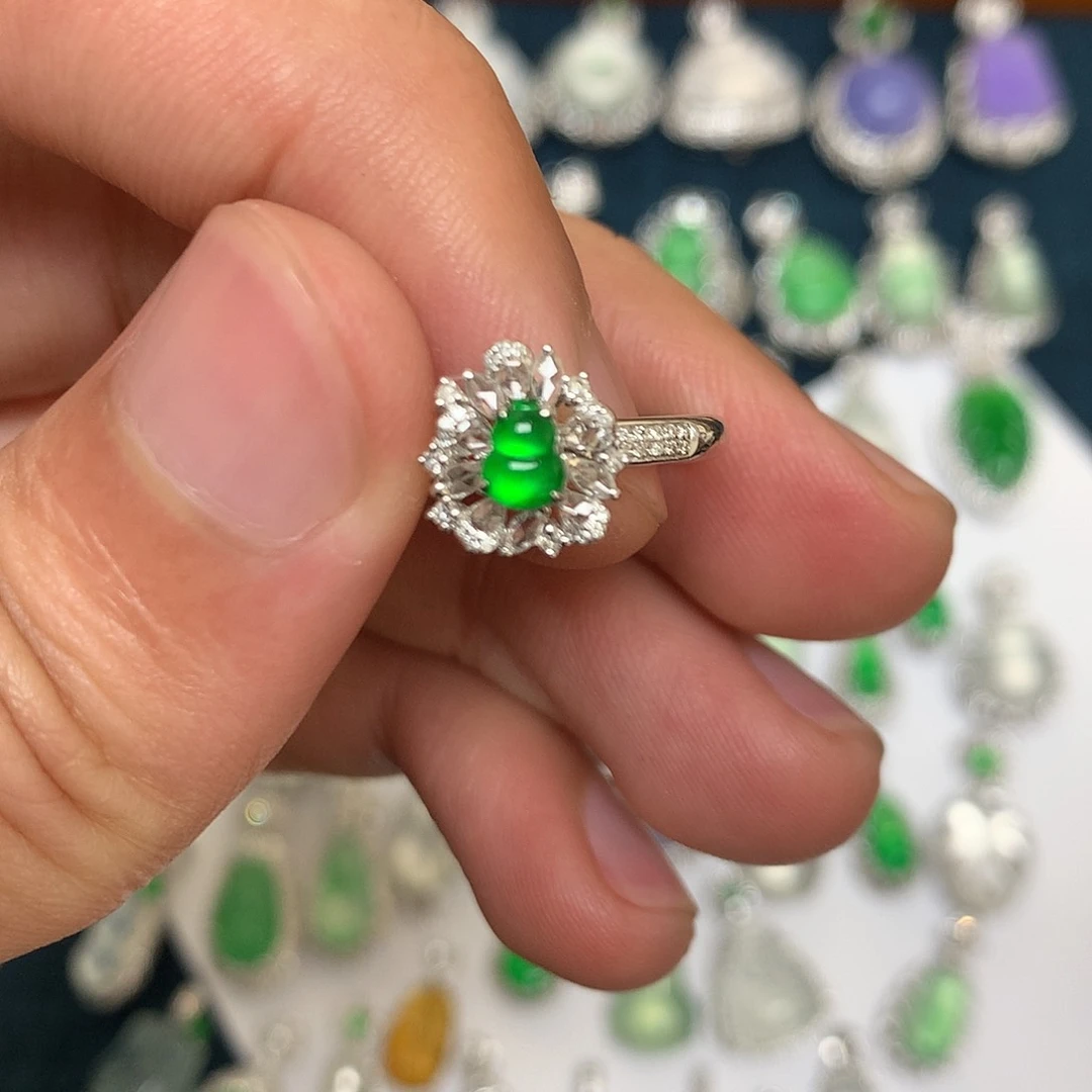 翡翠戒指18K金镶嵌绿葫芦戒指