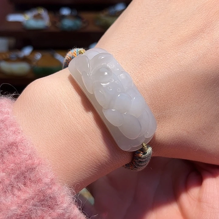 悠***月和田玉未镶嵌手链