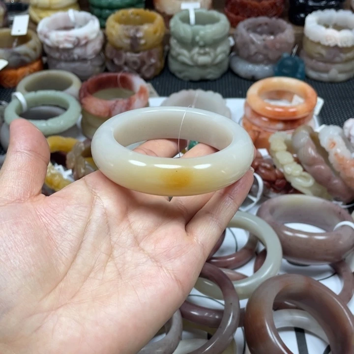 石英质玉手镯未镶嵌