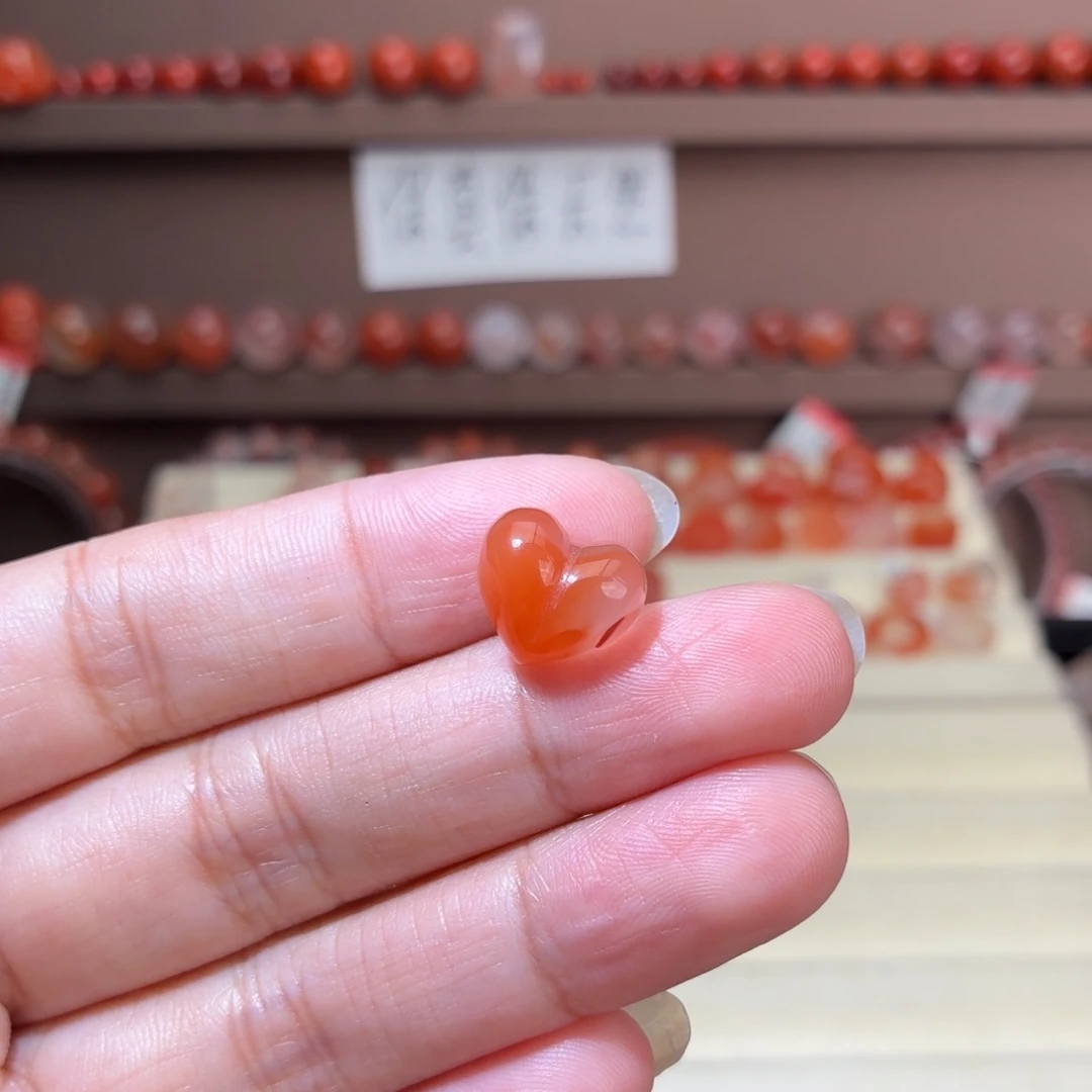 倚***泉南红玛瑙未镶嵌川料屁桃心