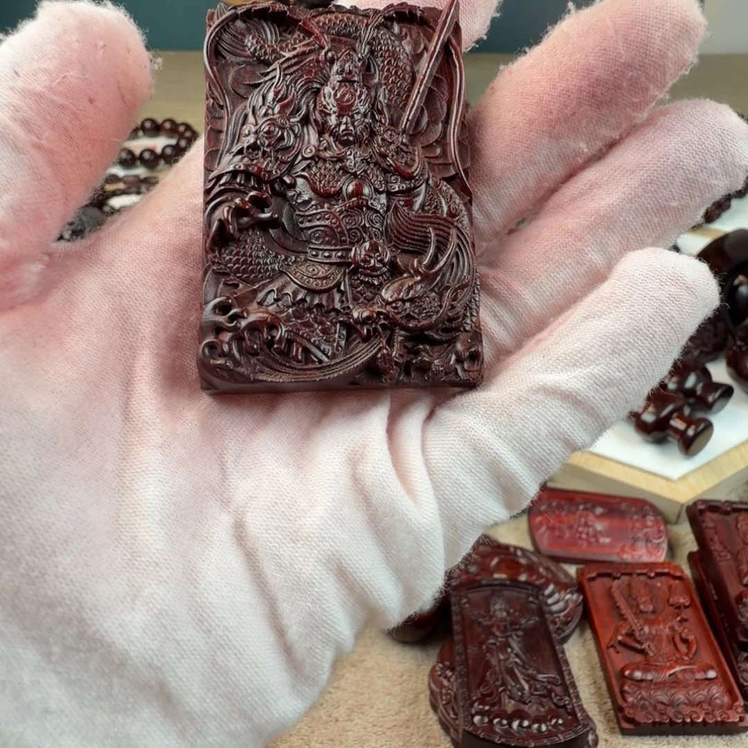 爱***肉吊坠小叶紫檀齐天大圣