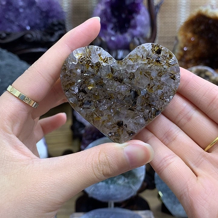 摆件紫晶未镶嵌钛晶爱心