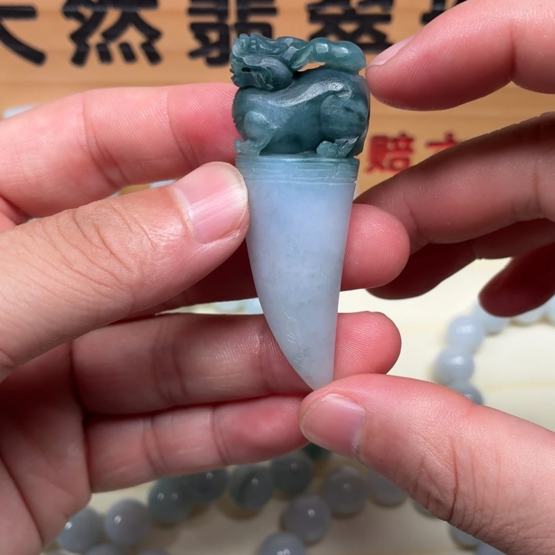 定制翡翠未镶嵌龙牙