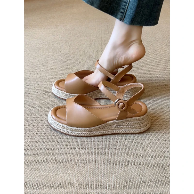 nnmiss/5cm草编坡跟简约复古风圆头一字带厚底休闲露趾凉鞋