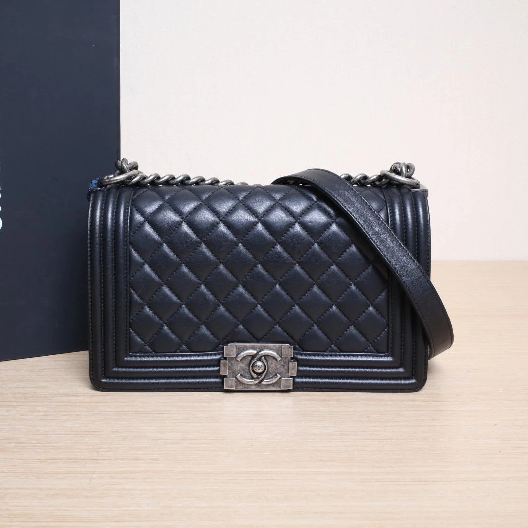 95新 Chanel/香奈儿 【黑黑】Leboy 中号 黑色 23开 银扣 菱格纹