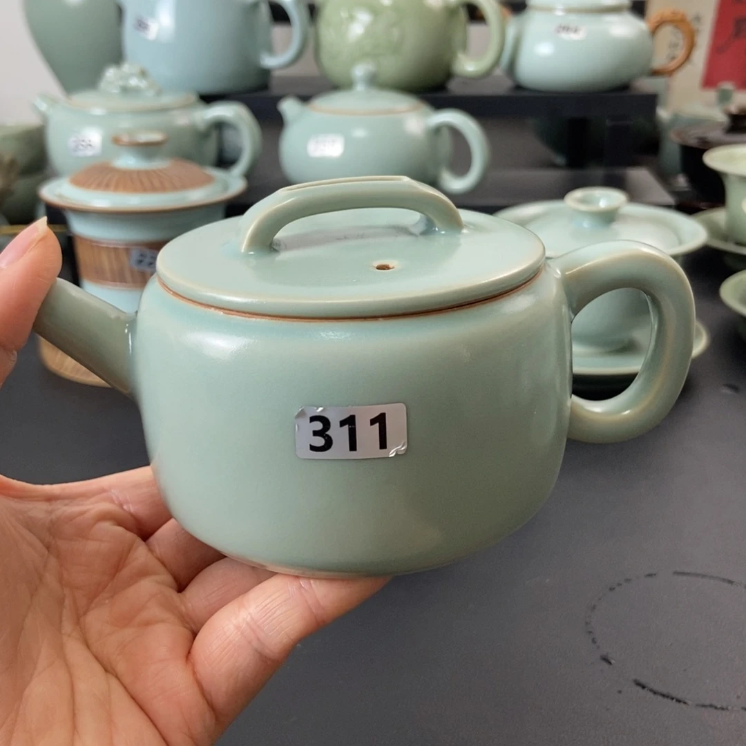 二级品仿古釉汉瓦壶无礼盒