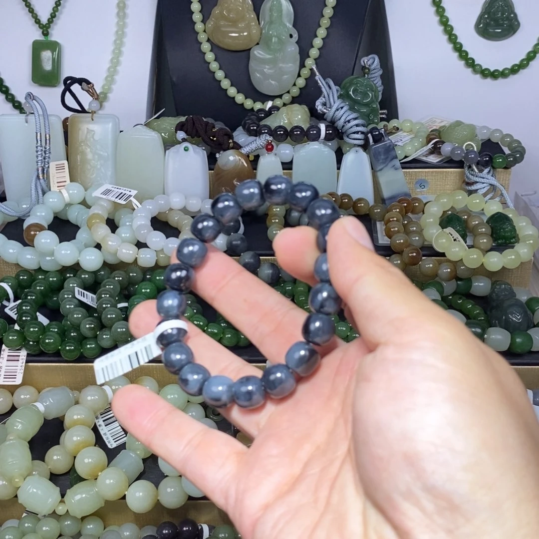 月***秋和田玉未镶嵌手链