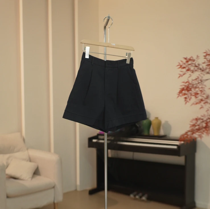 DS100 时尚休闲风中高腰黑色短裤 101062DK009