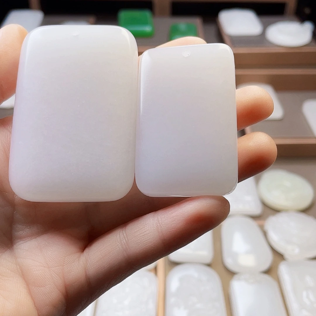 石英质玉（金丝玉）颈饰未镶嵌孤*?