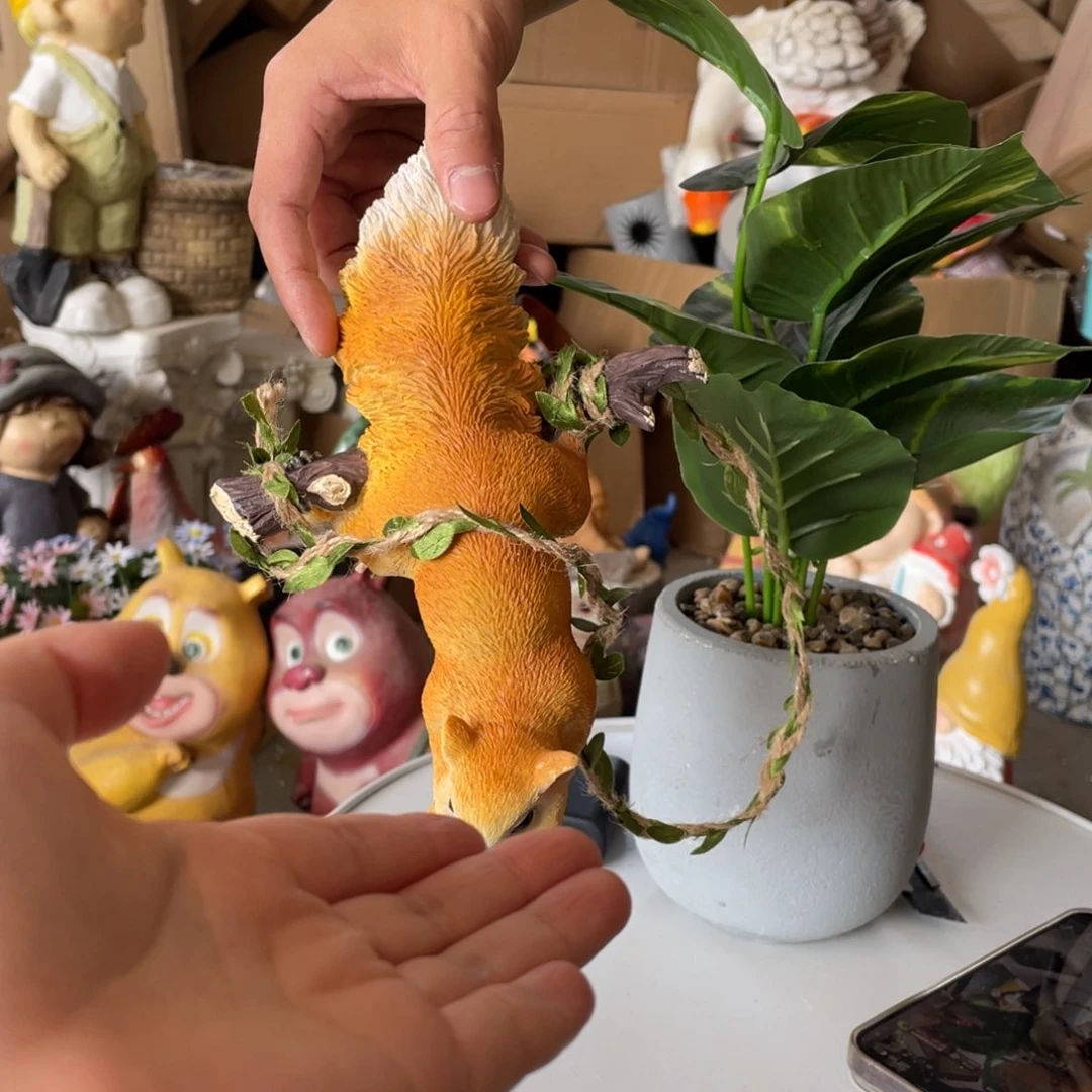 【闪购商品】陶瓷树脂松鼠挂件摆件