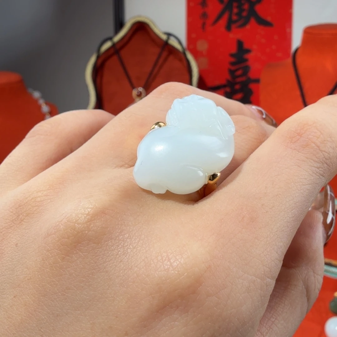 我***恒和田玉18K金镶嵌颈饰