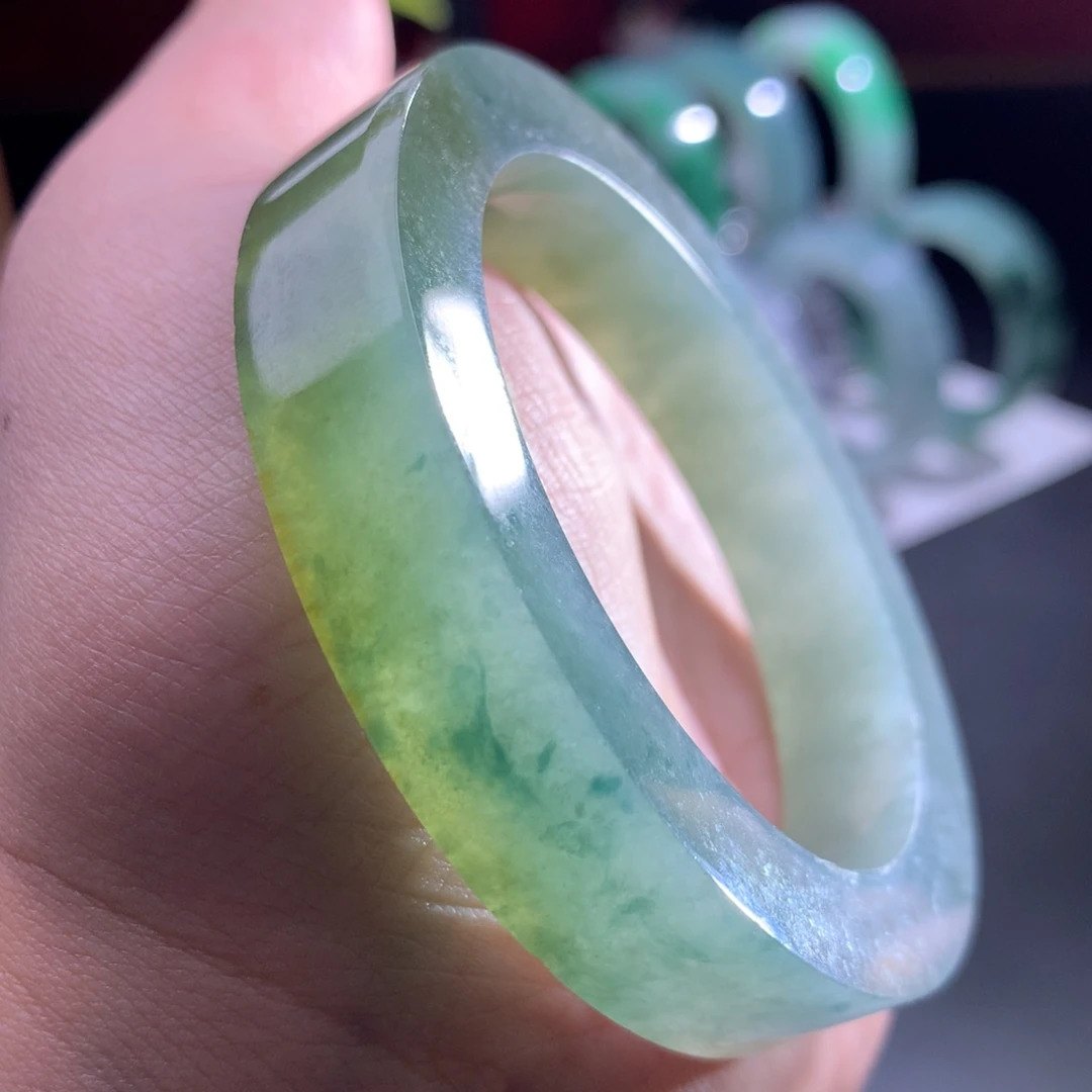 未镶嵌翡翠手镯定制翡翠