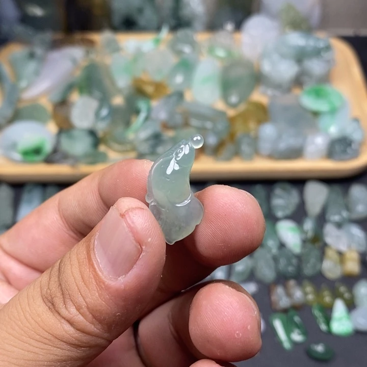 颈饰未镶嵌翡翠鱼