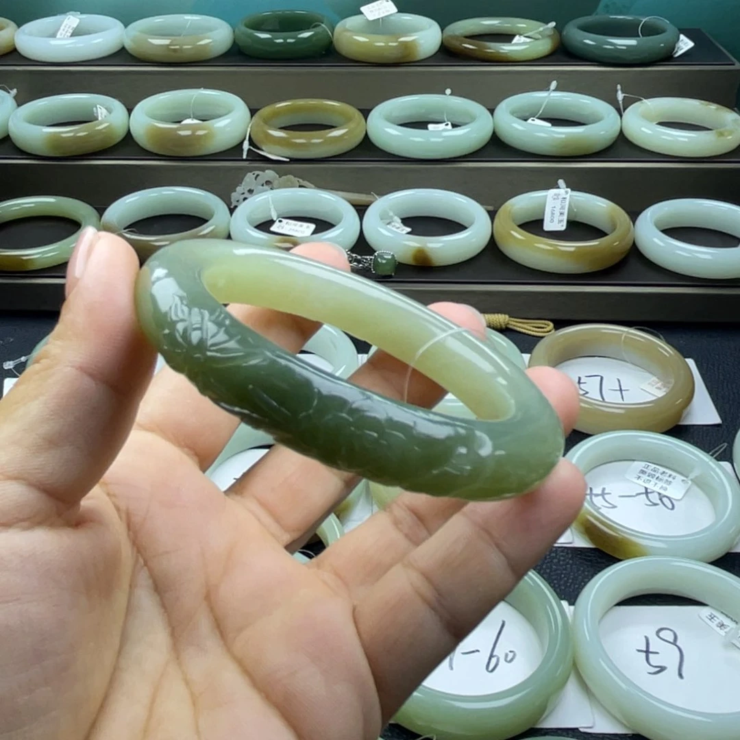 和田玉手镯未镶嵌