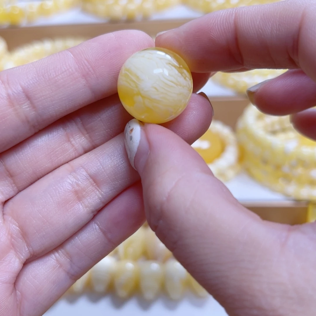 琥珀未镶嵌颈饰天然蜜蜡