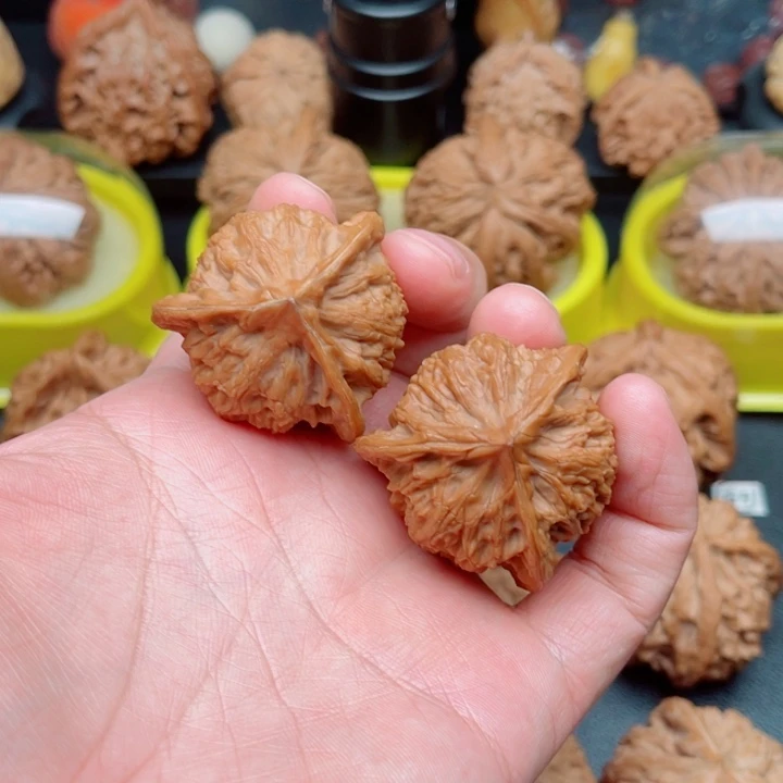 文玩核桃把件崔凯三角37×37×36