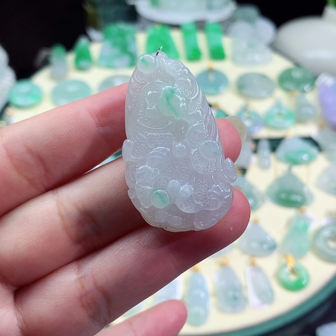 翡翠未镶嵌颈饰白菜
