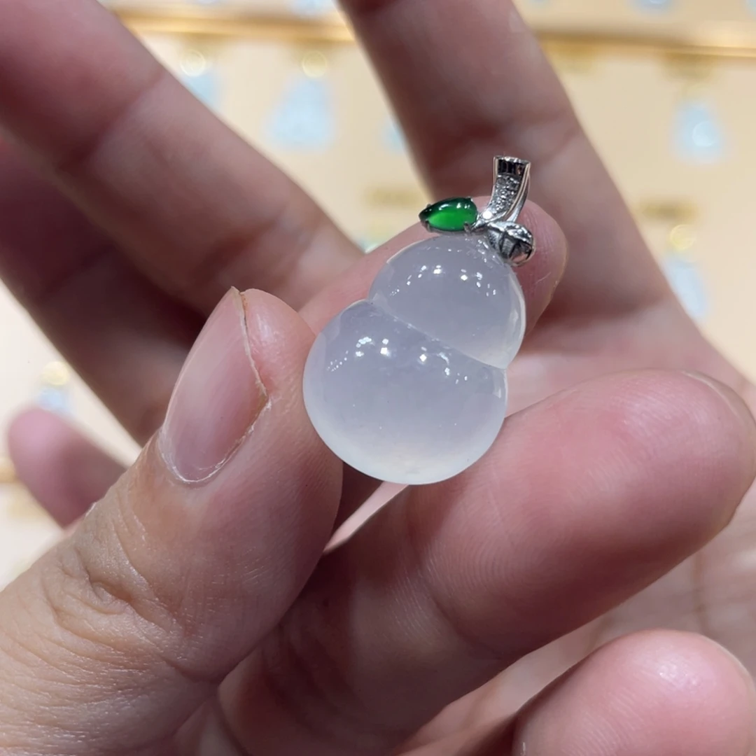 颈饰18K金镶嵌翡翠葫芦