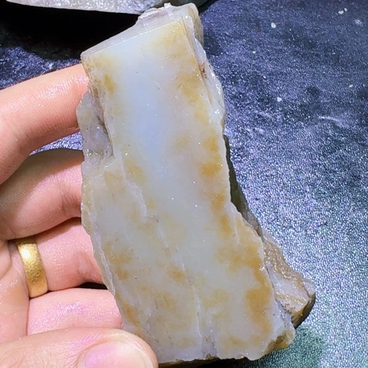 未镶嵌和田玉（糖玉）珠宝半成品