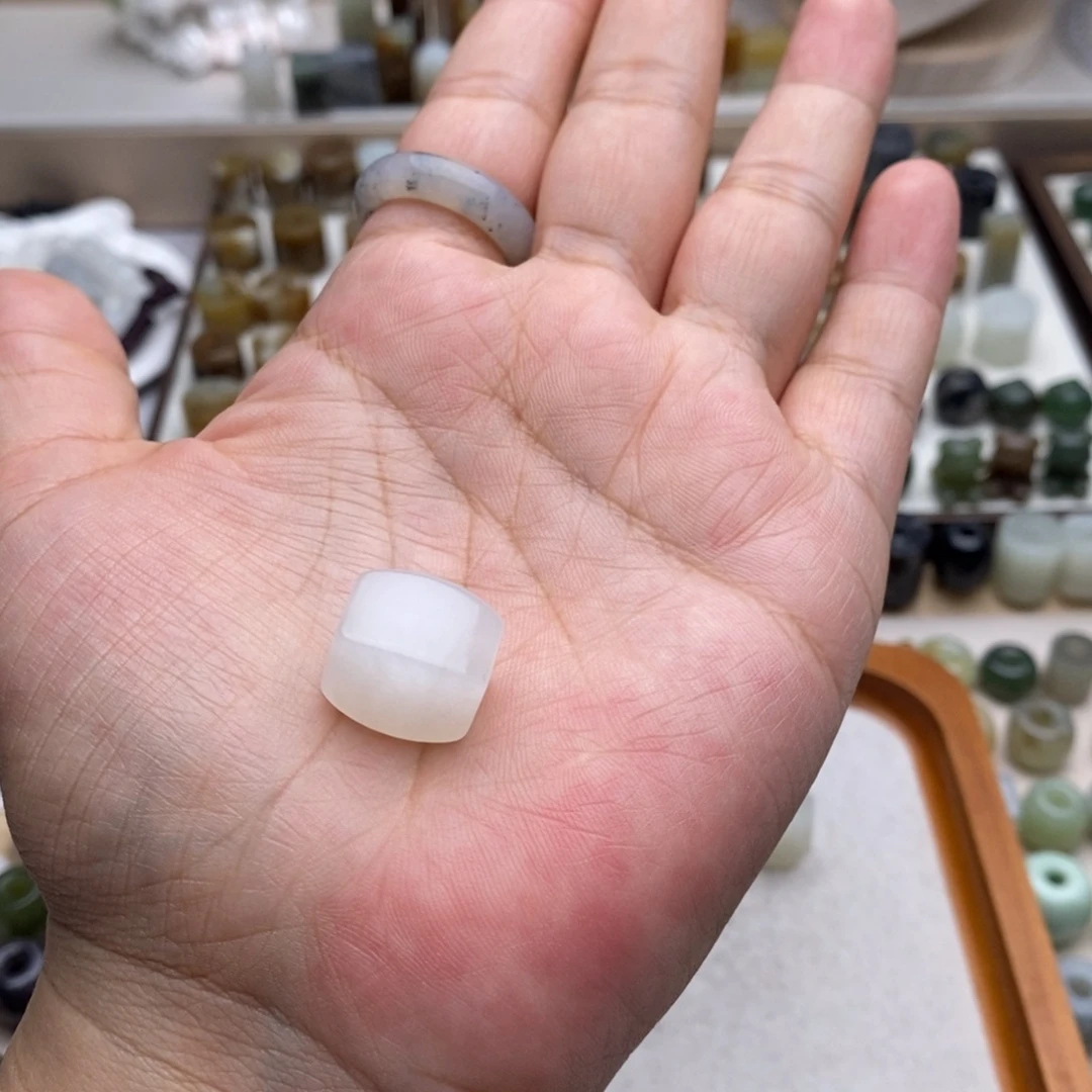 法***源和田玉未镶嵌颈饰买断不退换