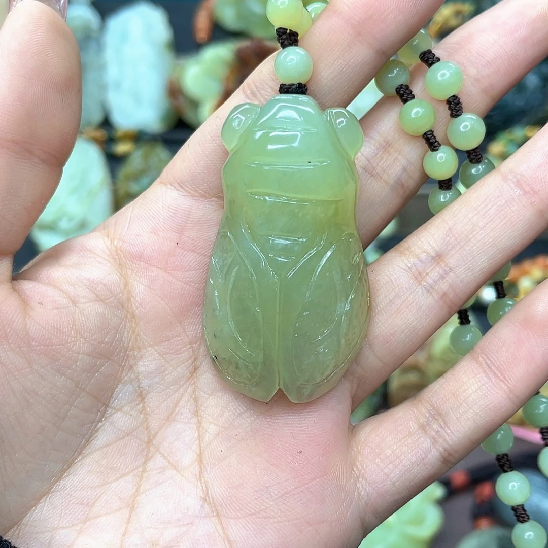 蛇纹石玉颈饰未镶嵌