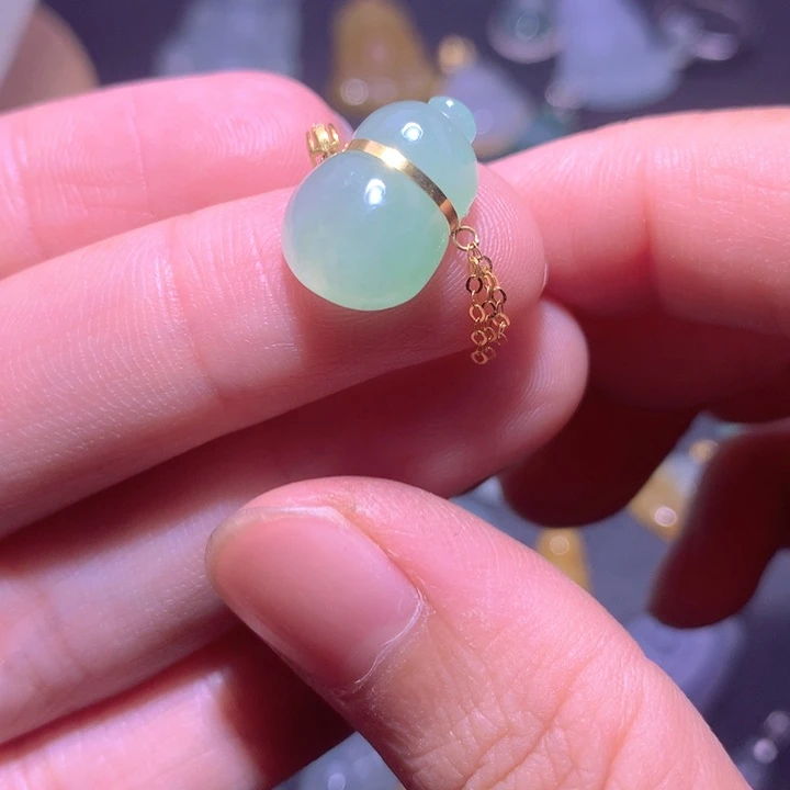 颈饰18K金镶嵌翡翠翡翠