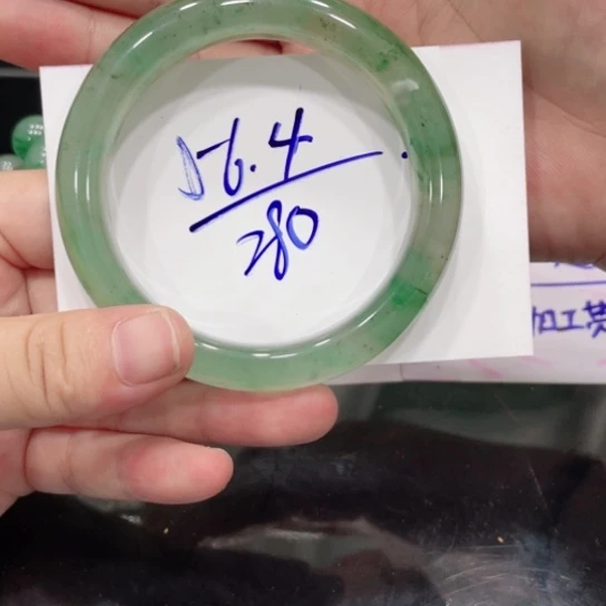 石英质玉（非洲翠）未镶嵌手镯