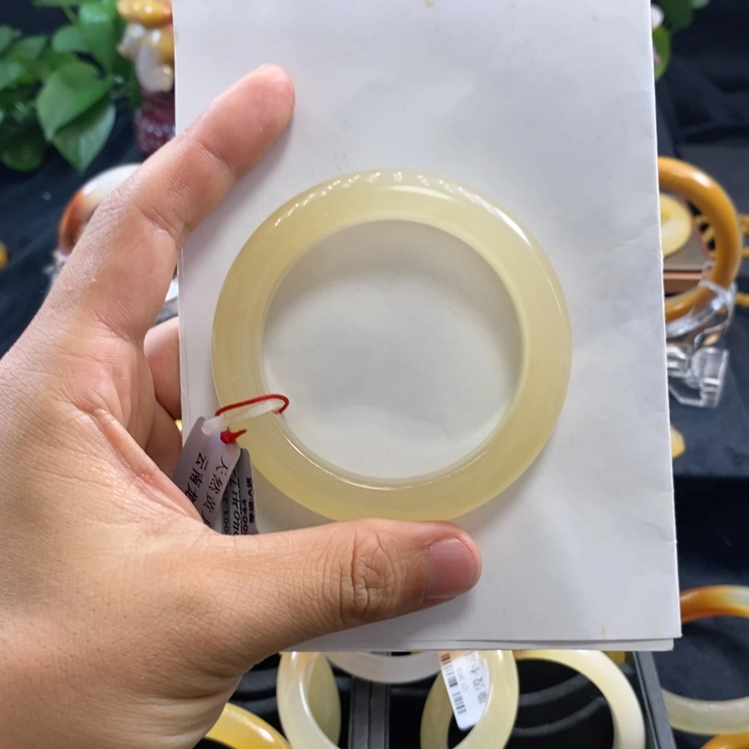 未镶嵌石英质玉（黄龙玉）手镯钰**仑