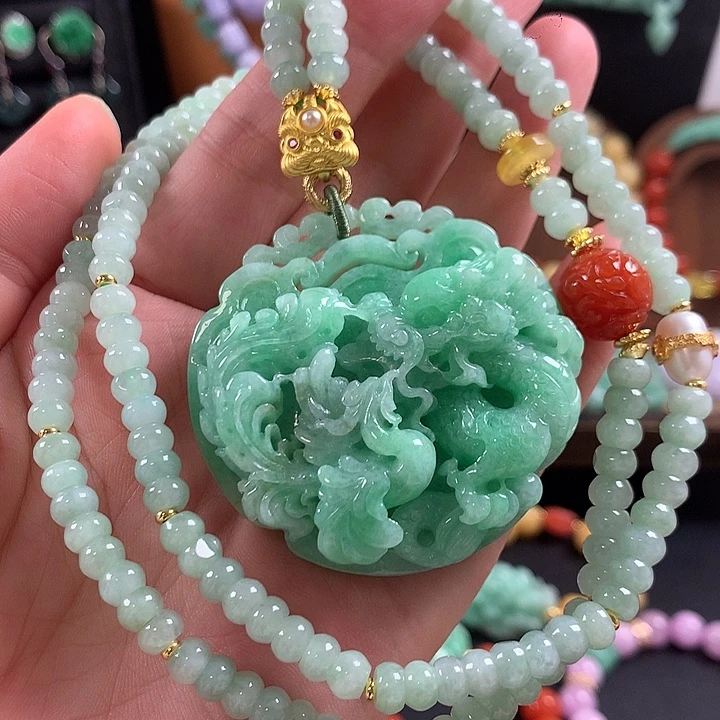 翡翠未镶嵌颈饰吊坠