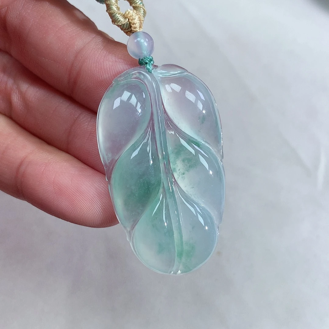 颈饰未镶嵌翡翠冰种飘绿花叶子