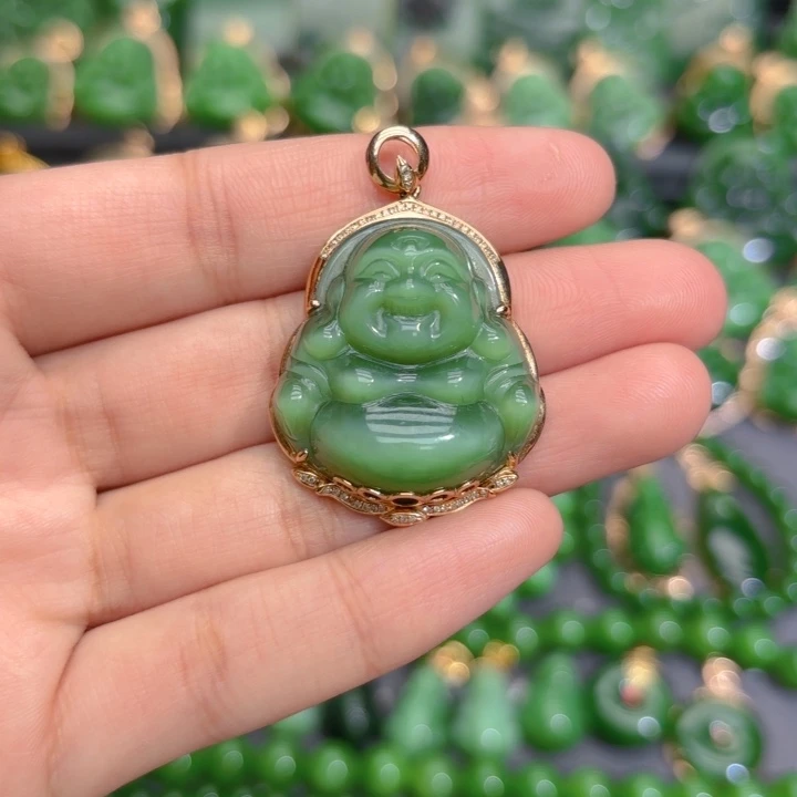 颈饰18K金镶嵌和田玉（碧玉）