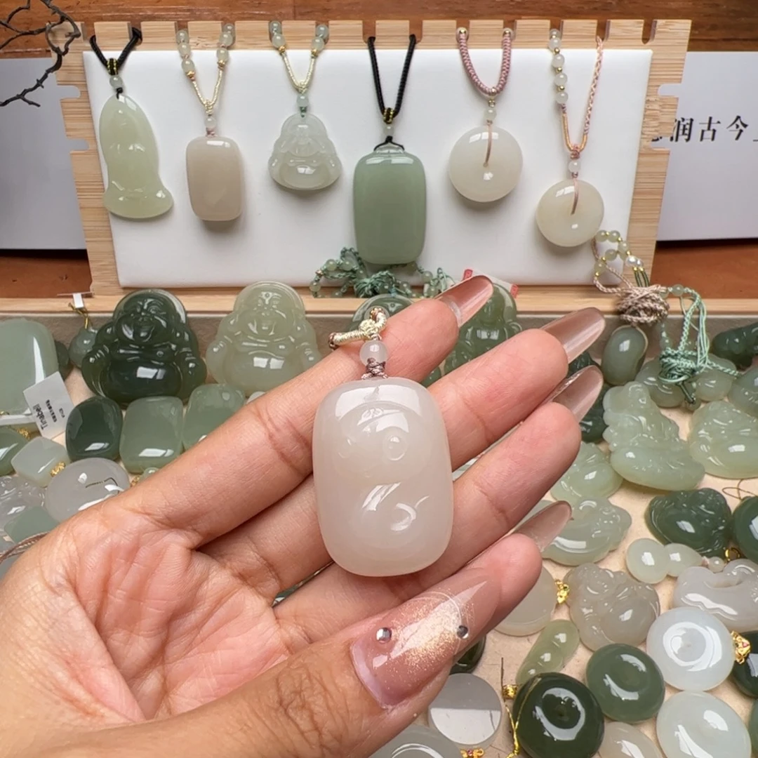 和田玉未镶嵌颈饰