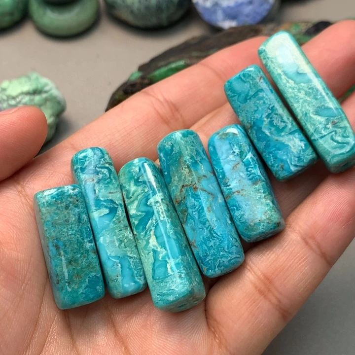 绿松石未镶嵌颈饰