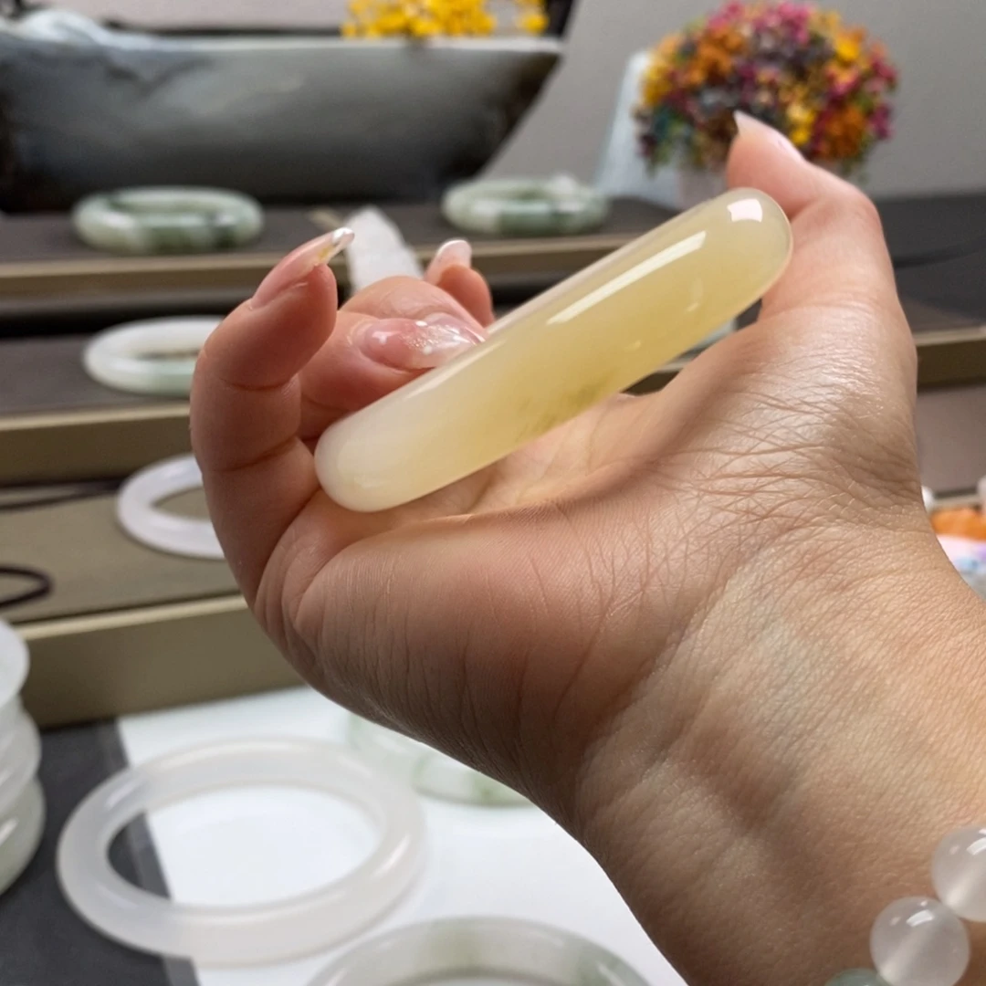 石英质玉未镶嵌手镯