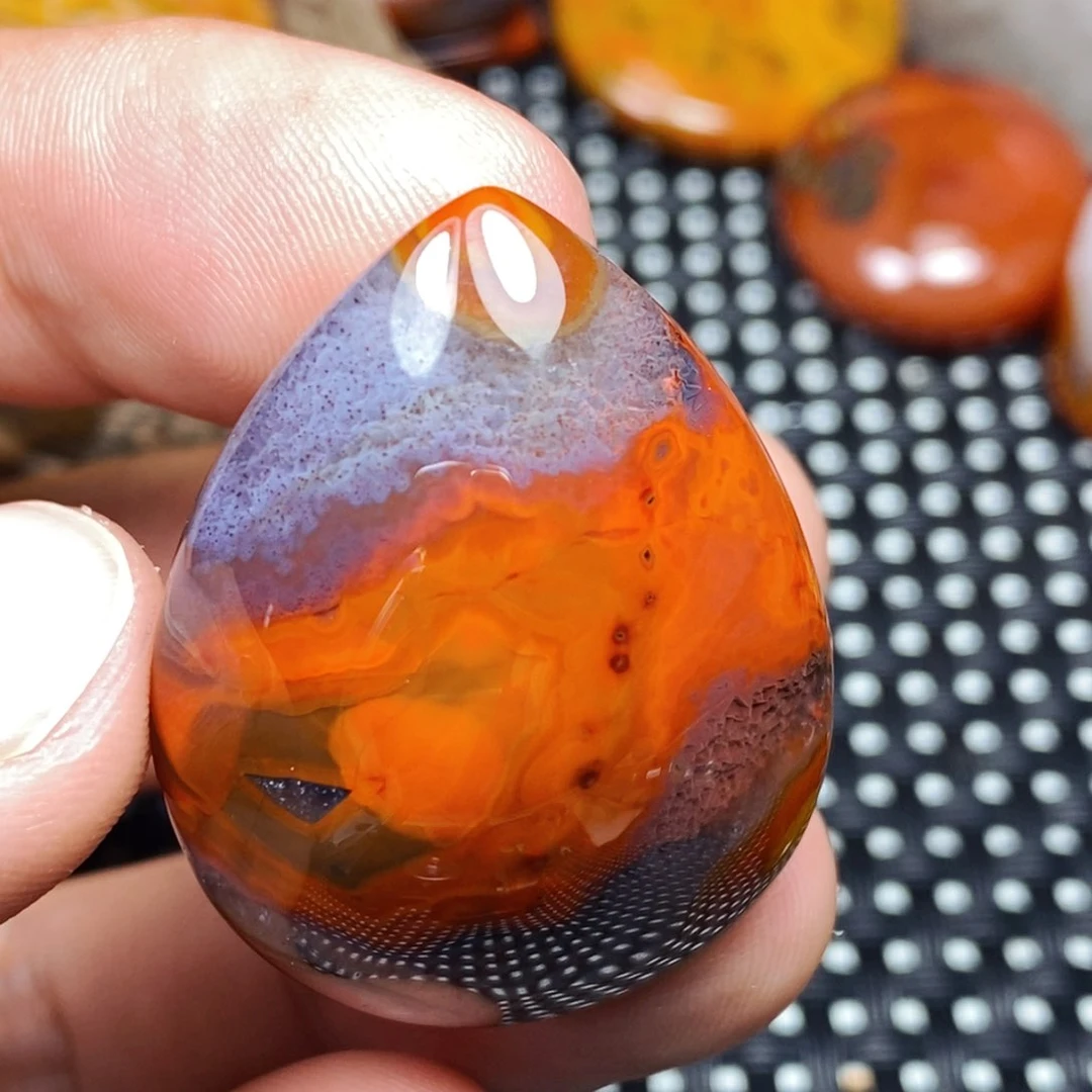 未镶嵌颈饰玛瑙/玉髓藏*了