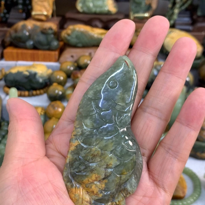 未镶嵌岫岩河磨玉（透闪石质玉）把件